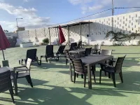 Valtisya Pool and Airport - Uima-altaat