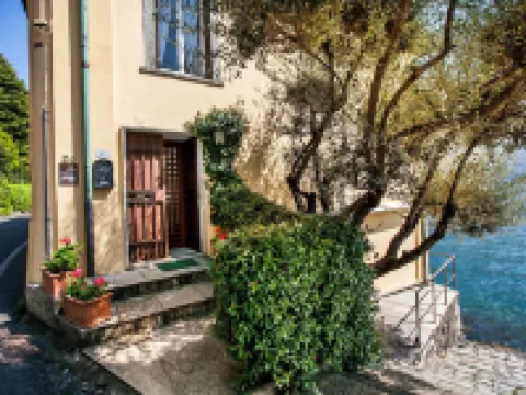 Darsena di Riva Grande Hotels in Moltrasio