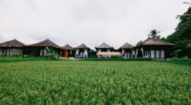 Kayangan Villa Ubud Hotels near Kiyan Jaya Art Shop