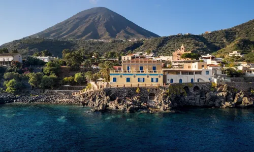 L'Ariana Isole Eolie | UNA Esperienze