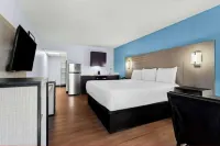 Urban Lofts Hotels near Rainbow Shops