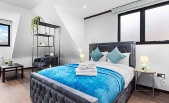 Luxury Spacious 2 Person Suite in North London