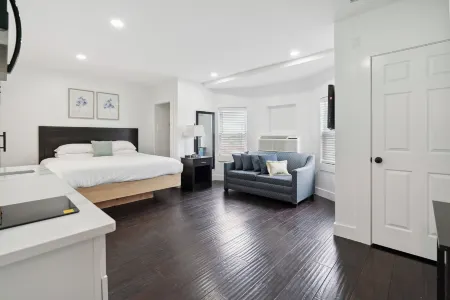 Lodgyy Studios Отели в г. Йидон