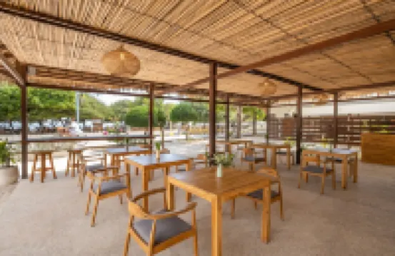 Gili Teak Beach Front Resort