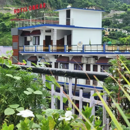 Hotel Omkaar & Restaurant Chinyalisaur