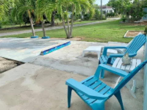 S4 BP Steps to Beach Hoteles en West Bay