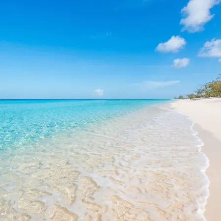 S1 BP Steps to Beach Отели рядом с достопримечательностью «Камана Бэй»