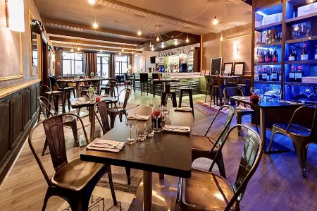 Hôtel Saint Louis Отели рядом с достопримечательностью «Salin d'Aigues-Mortes»