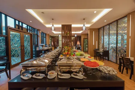 The Pannarai Hotel Отели рядом с достопримечательностью «Wat Pradu Kham Tha Netnimit»