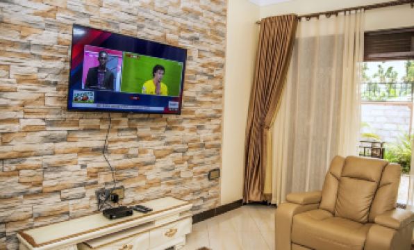 Beautiful 2-Bedroom Apartment in Entebbe - Housity