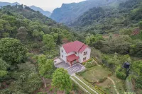Moving Mist Villa