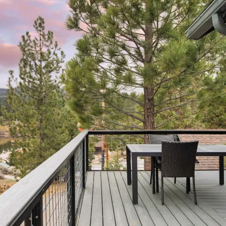 Cozy 2BR Fawnskin Cabin Big Bear Lake, Hiking Trails & Snow Summit Nearby
