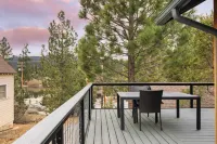 Cozy 2BR Fawnskin Cabin Big Bear Lake, Hiking Trails & Snow Summit Nearby