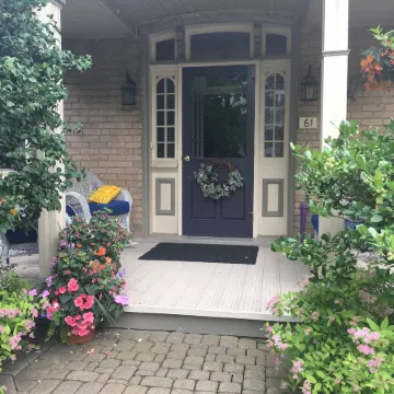 Cottage on Caledonia Bed & Breakfast