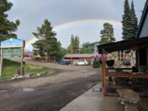 Lone Pine Cabins Hotels in Grand Lake
