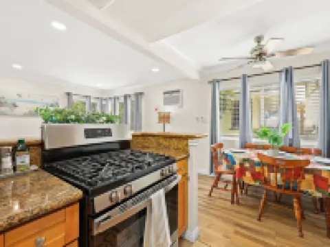 明るくて居心地のよいゲッタウェイ ダウンタウンLAから10分 アルハンブラのホテル