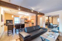 Ore Station 2 by AvantStay Modern Oasis in the Heart of Telluride w Hot Tub