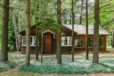 Quaint Cabin Near Douglas Beach