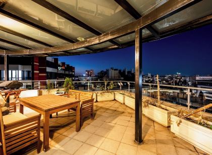 Sofia Luxury 3-Bed Penthouse Apartment Sleeps 6
