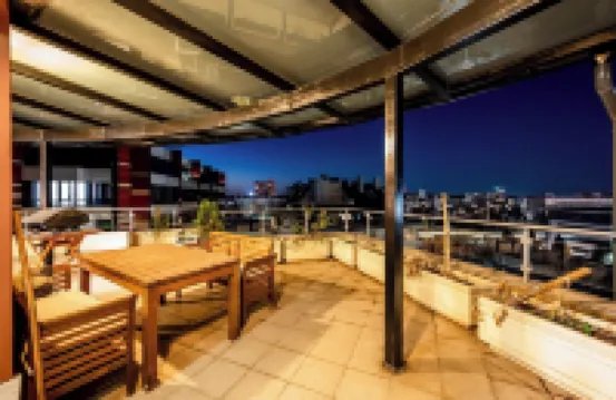 ลักชัวรี เพนต์เฮาส์ 3 ห้องนอน อพาร์ตเมนต์ในโซเฟีย