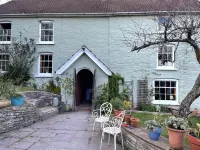 15th Century 6-Bed Farmhouse Sleeps 11 Pets Ok Hotel dekat The Regimental Museum of The Royal Welsh (Brecon)