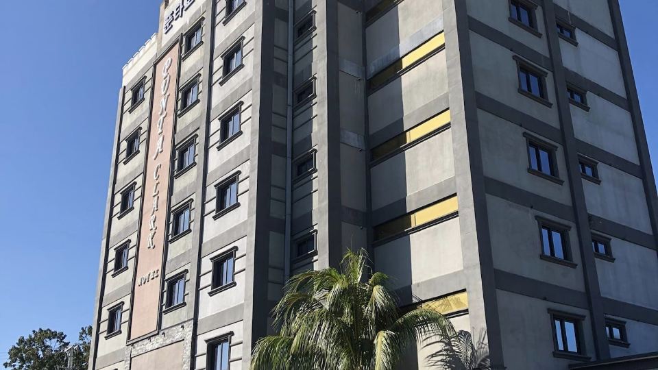 Punta Clark Hotel