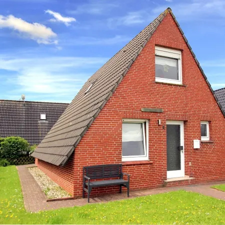 Ferienhaus Toms Hutte Mit Terrasse in Dornum