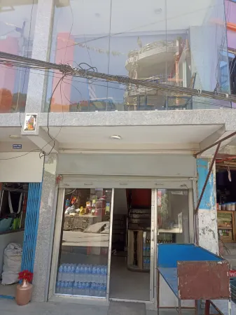 Laliguras hotel and lodge Отели в г. Мантали