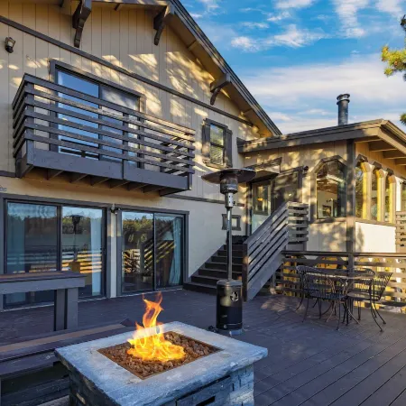 Viewtopia by Avantstay Lakefront Views + Hot Tub