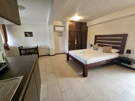 Day & Night Accommodations Отели рядом с достопримечательностью «Fun & Sun Dive Travel»