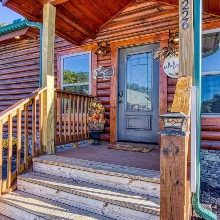 Ern822 - Smoky Oasis - Great Location, Private Indoor Heated Pool! Cabin
