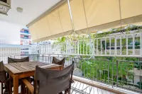 Charming 2BR retreat near market & beach