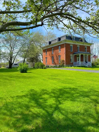 The Vine Bed & Breakfast, LLC Отели в г. Monroe County