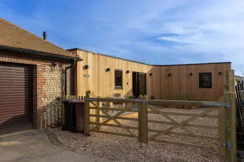 Modern 2-Bed Cabin Near West Wittering Beach