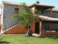 Authentic Istrian Holiday Home for Unforgettable Stays Hotels in Vodnjan