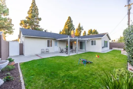 @ Marbella Lane - Charming 4BR Bungalo for Relaxing Retreat