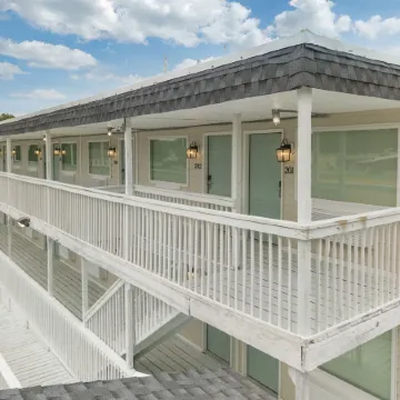 Deltaville Dockside Inn