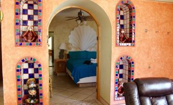 Mid-century Ocean View Apartment