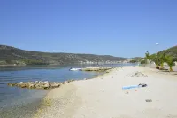 Bed & Breakfast by the Beach Hotels in Подглавиця