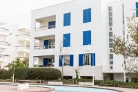 B06 - Top-Floor Marina 2 Bed Apartment Hotels in São Sebastião