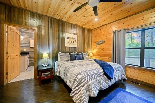 Grey Goose Lodge - Beautiful, Spacious Lodge, Creek, Hot Tub, Firepit, Games
