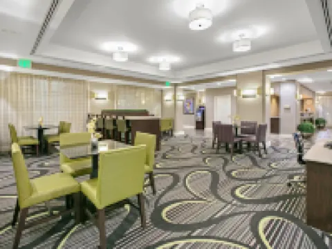 La Quinta Inn & Suites by Wyndham DFW Airport South / Irving Hotels in Irving