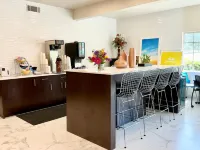 Days Inn by Wyndham Arlington - parking