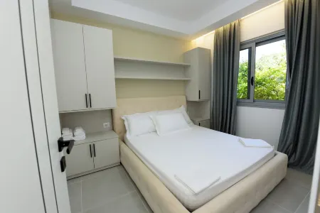 Vila 42 Отели рядом с достопримечательностью «Vlora Old Town»