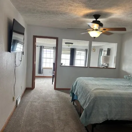 Lakefront house 2-bedroom house in delightful Michigan Center with WiFi, AC