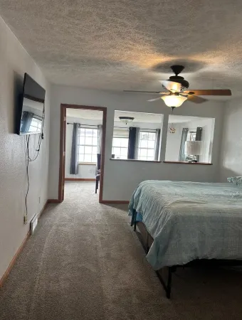 Lakefront house  2-bedroom house in delightful Michigan Center with WiFi, AC