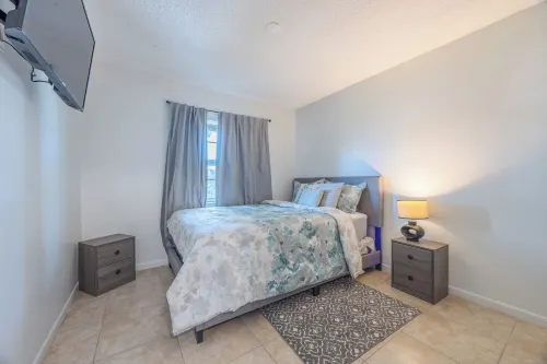 Charming 3-bedroom house with WiFi and AC in Royal Palm Beach Hotels in Royal Palm Beach