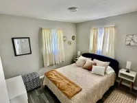 Charming 2-bedroom remodel house in welcoming St. Cloud with WiFi, AC Hotels in St. Cloud