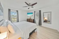 2 Bed Dog Friendly House in Laguna Beach by Thomas Donut & Carousel w/ Golf Cart