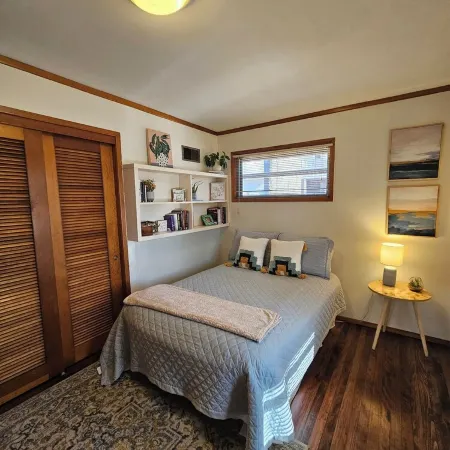 Charming 3-bedroom house with all the amenities located in the heart of Jackson